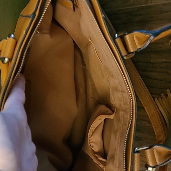 Like new Bass handbags you Get Both - Picture 7 of 12